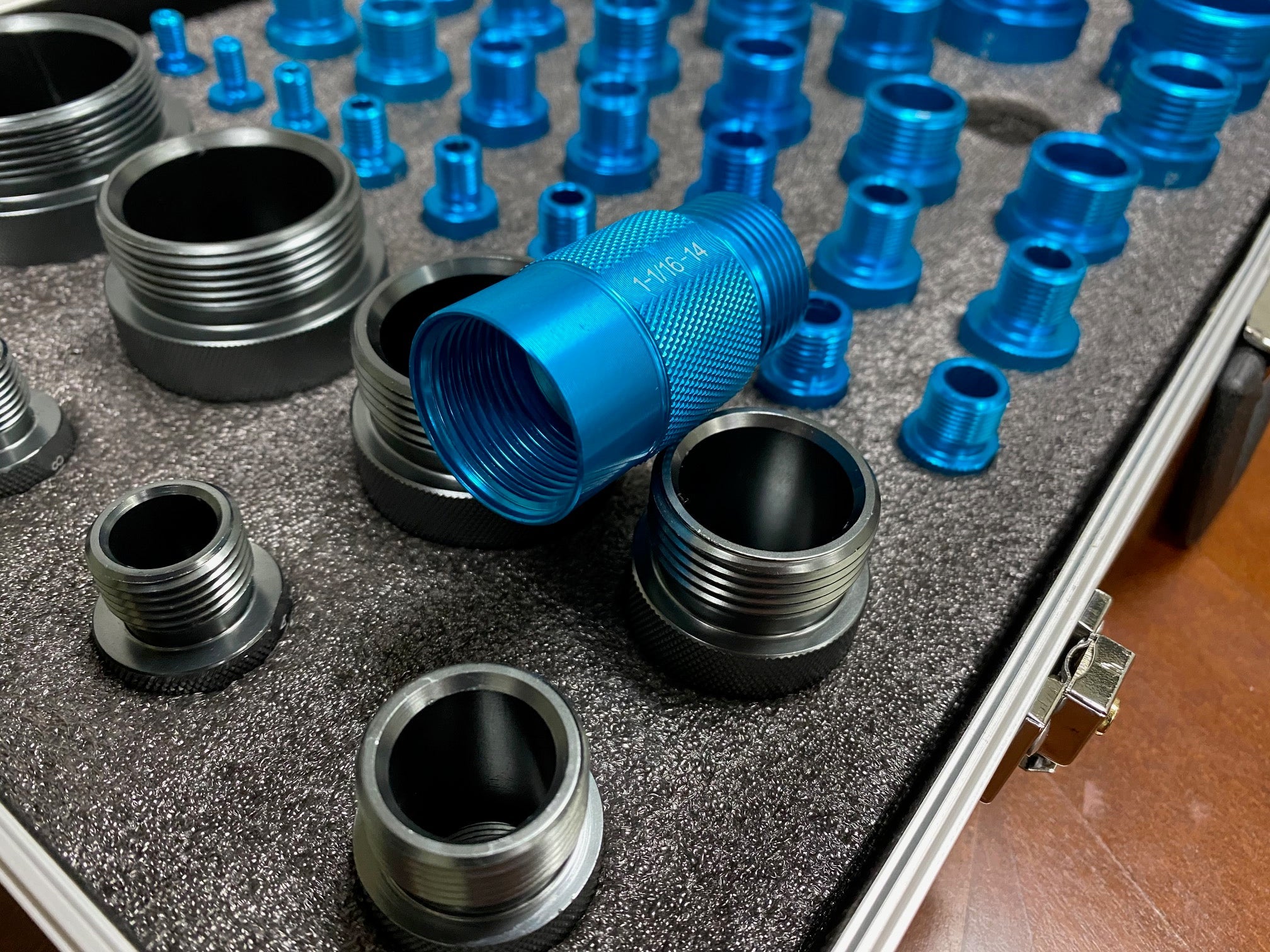 AE7592 NPT / JIC / ORB / ORFS / SAE 45 /AN Thread US Standards Identification Suitcase Kit (Both Male and Female)