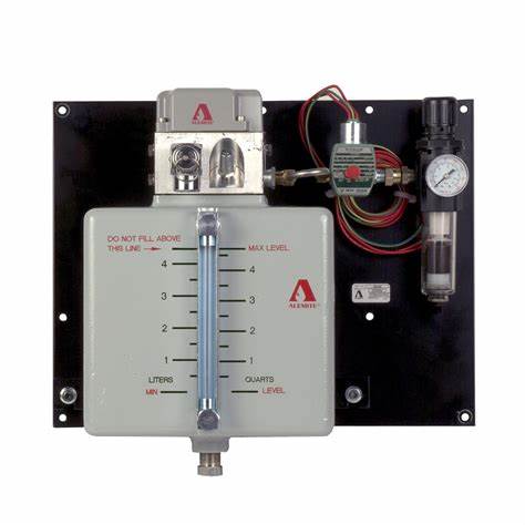 3942-DD by Alemite | Oil Mist Generator | CFM Nominal: 1 | Flow Range: 0.3-1.4 CFM | Reservoir Capacity: 1 gal/3.8 Liter | Mounting Plate